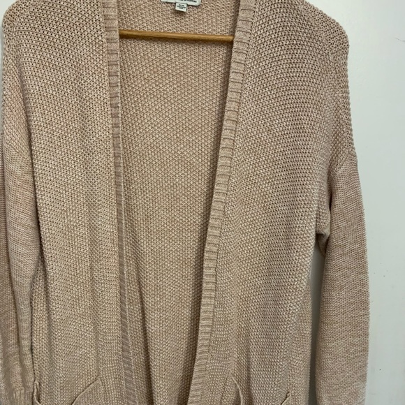 American Eagle Outfitters Sweaters - American eagle women’s open cardigan. EUC size medium